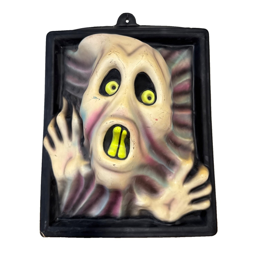 Vintage Marino Dark Blacklight Illusions Glow Dark 3D Ghost Head Wall Halloween